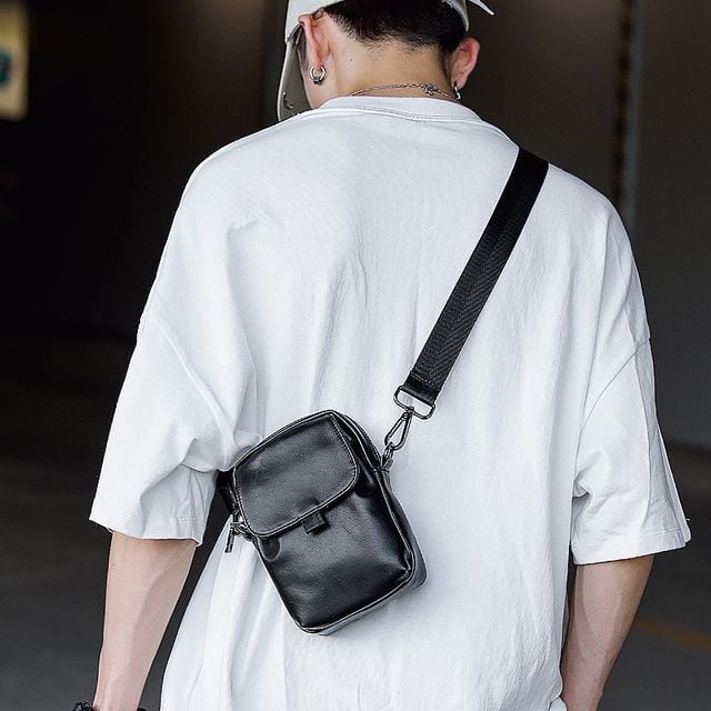 【予約販売】ショルダーバッグ メンズ ブラック バッグ メッセンジャー 斜めがけ ボディ こなれ感 お洒落 韓国 トレンド