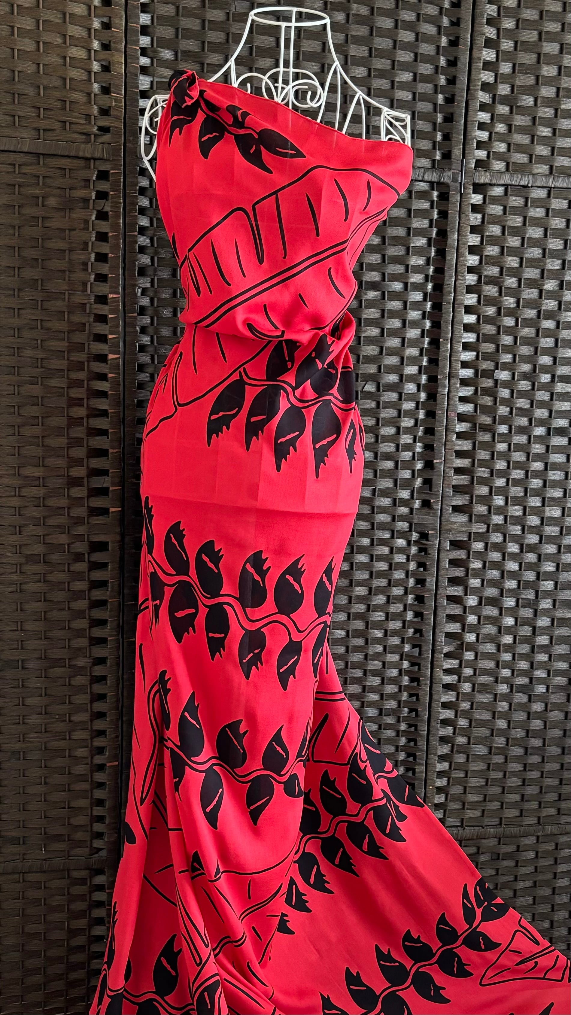 パレオ 【HANGING HELICONIA-RED-BLACK】ハワイ直輸入 パレオ 大判