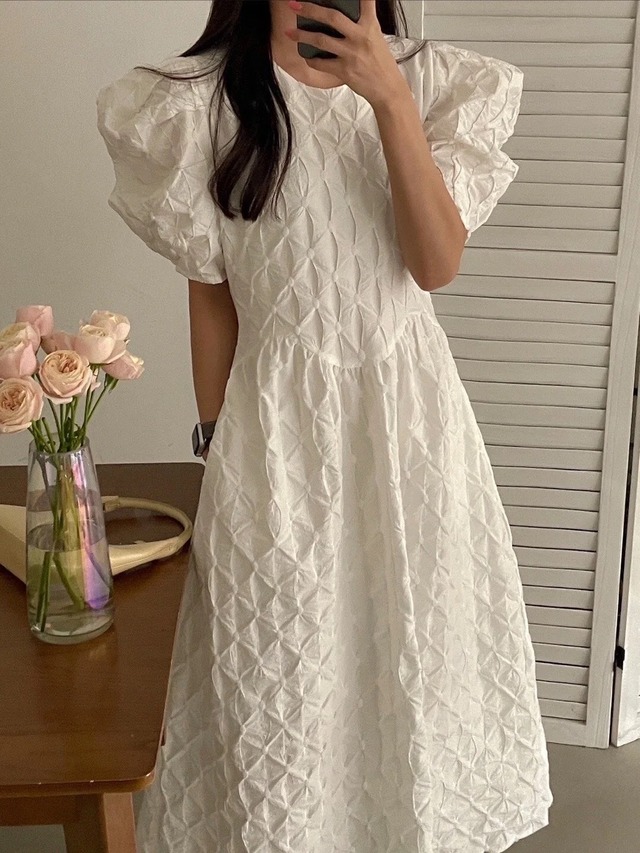 パフショルダーワンピース