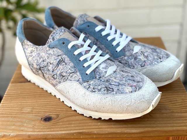 再生繊維フェルト×レザー　サステナブルスニーカー　ホワイト×ブルー