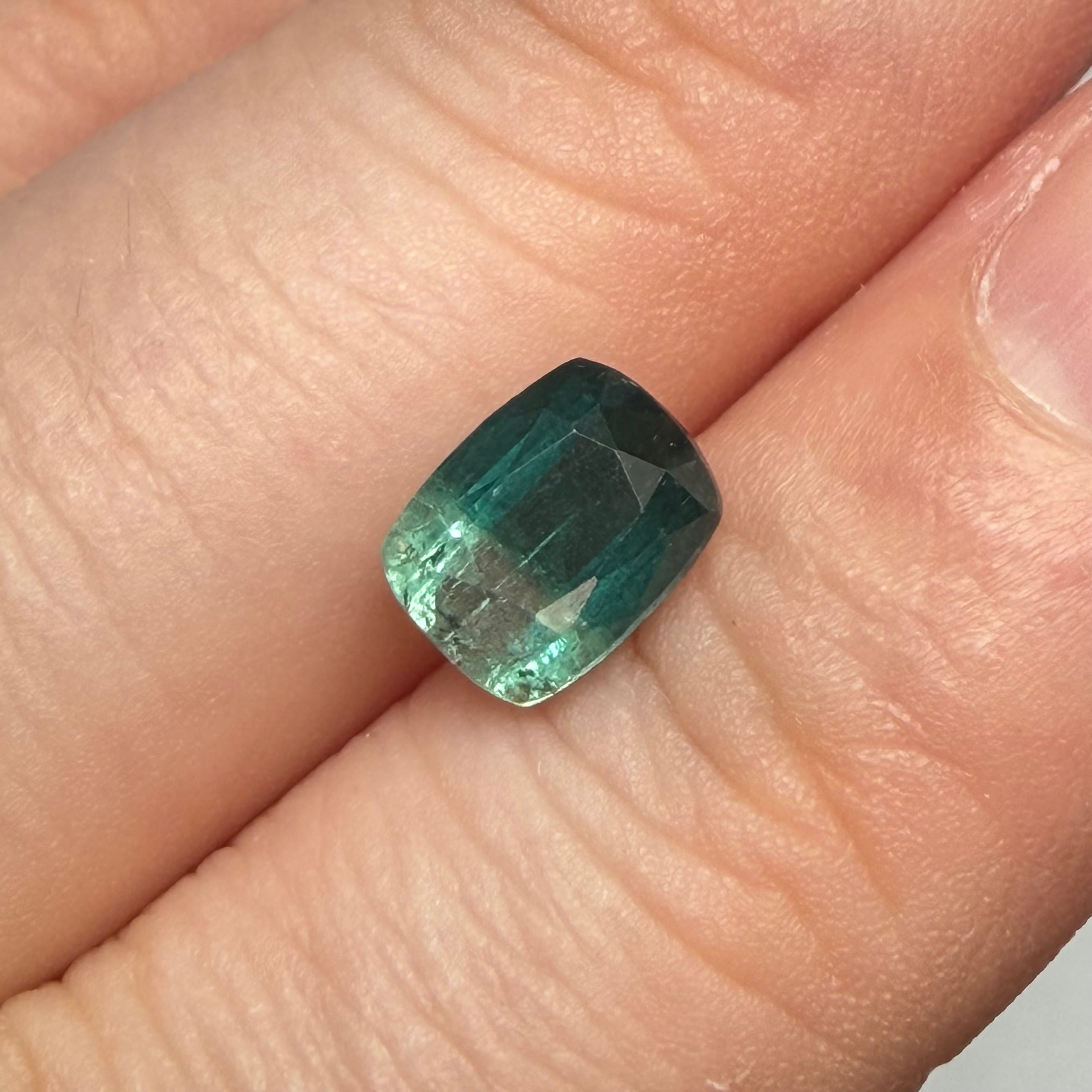 癒し系エメラルドカラーのバイカラートルマリン