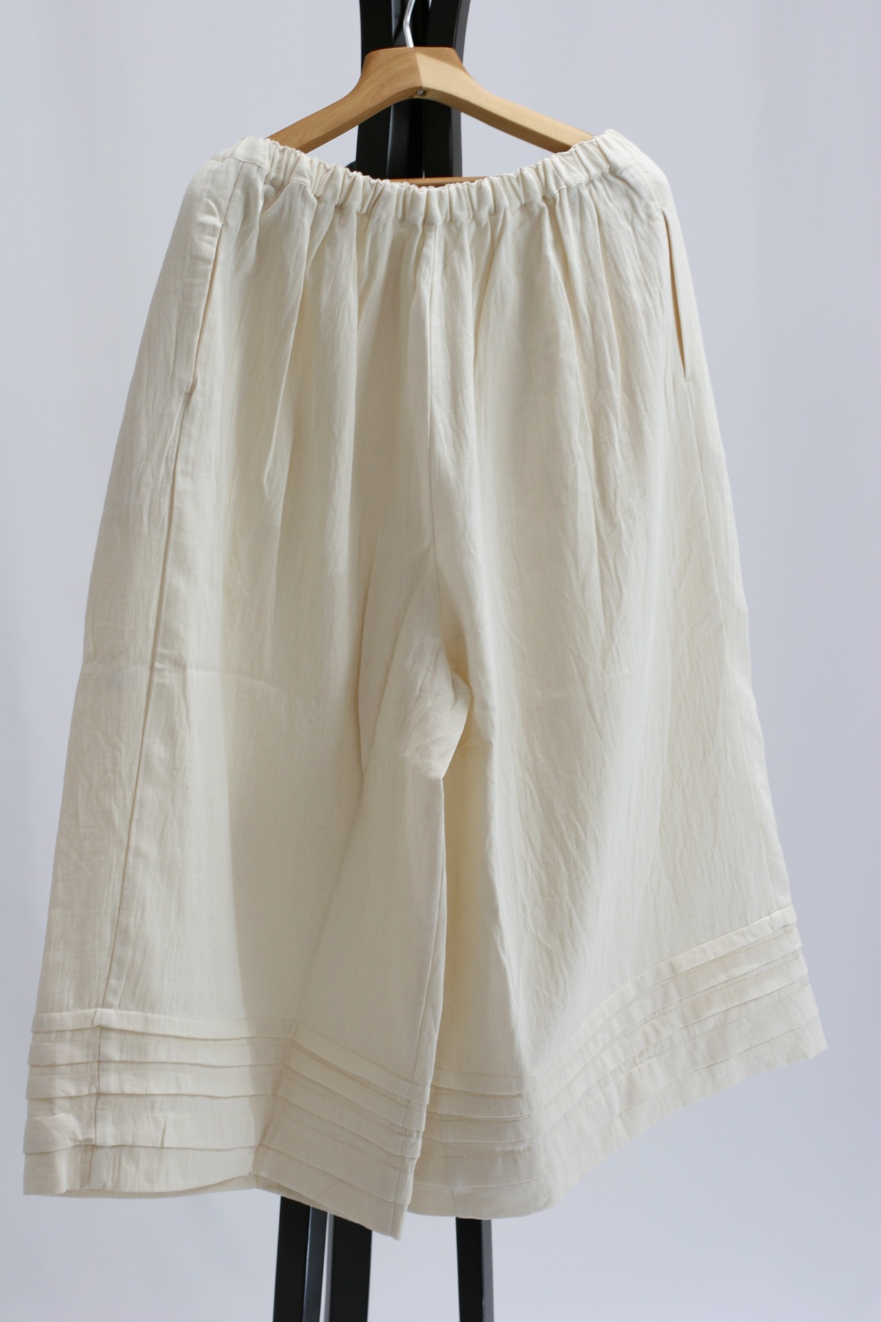 【ROBE de PEAU】Wide tuck culottes（RS018）