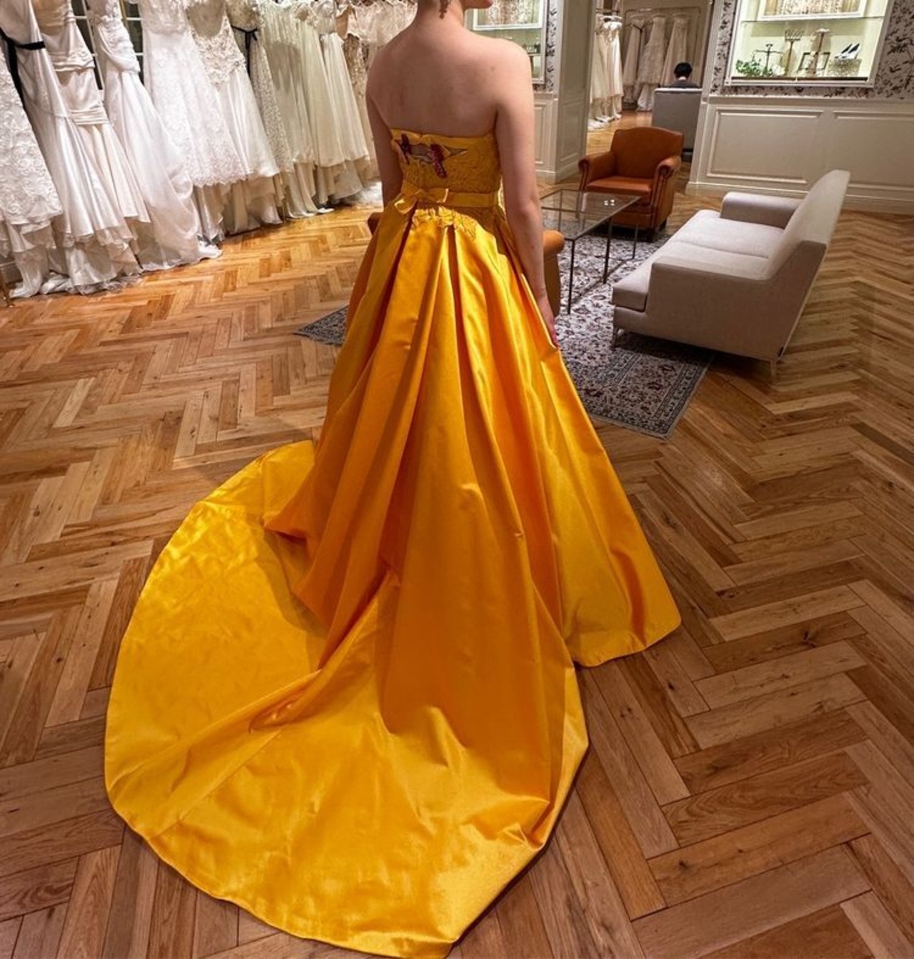 イエロー パーティードレス 可愛い 抜群のおしゃれ見え ベルト 繊細  