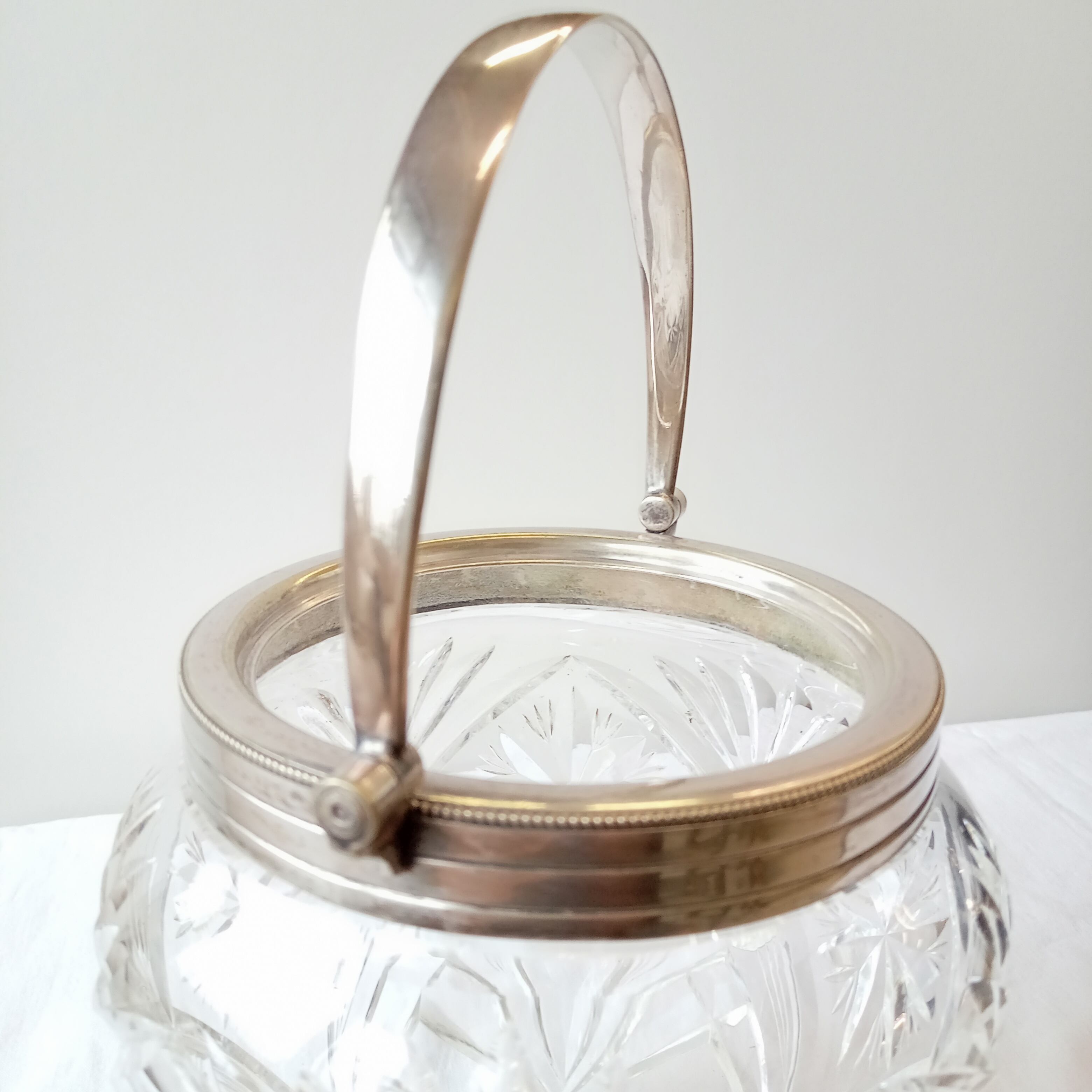 ビスケットバロー ガラスのキャニスター 持ち手付き ガラスの容器 英国