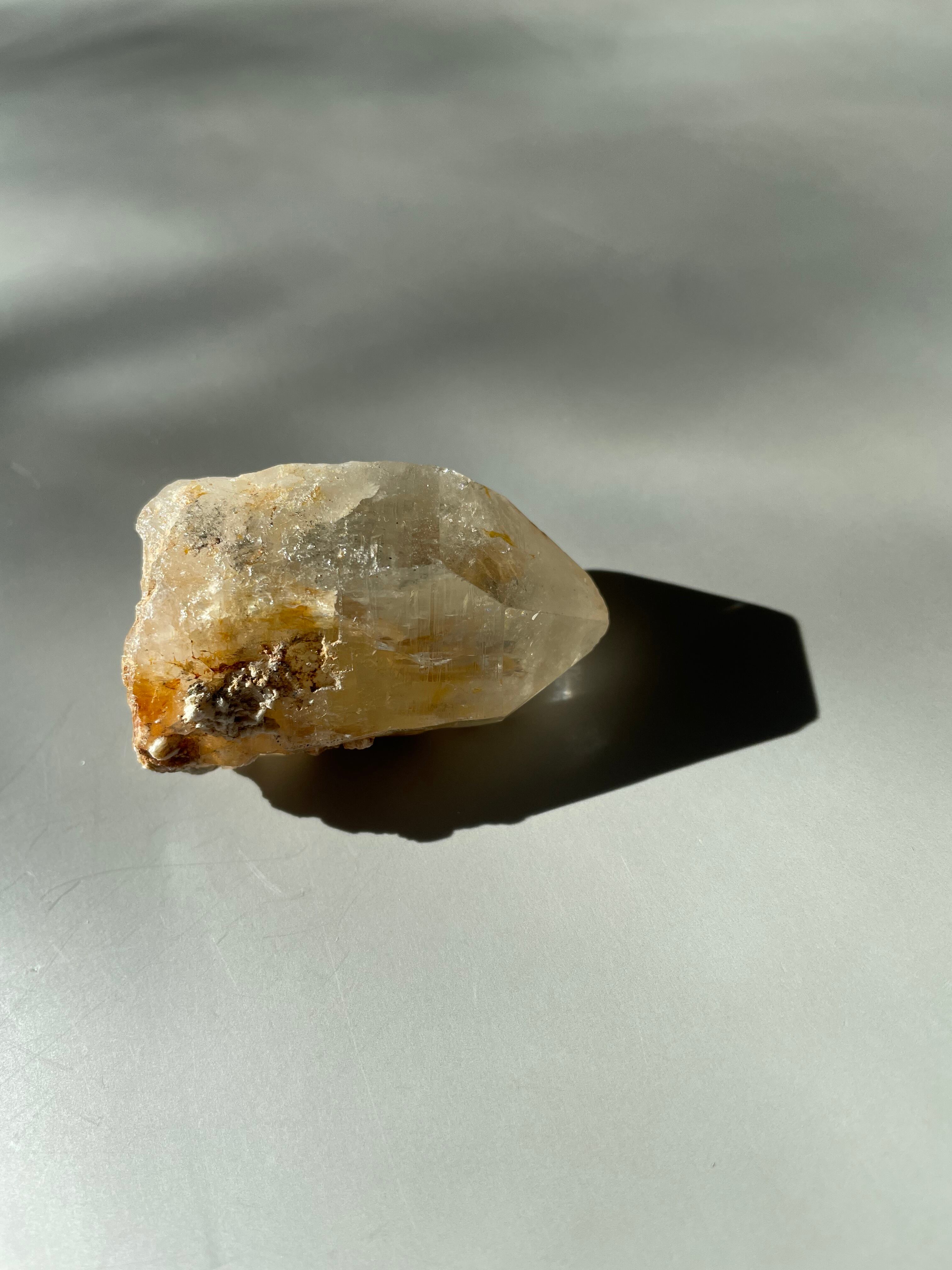 パキスタン　ギルギット　スカルドゥ産　ゴールデンヒーラー　虹　曲がり水晶　マイカ