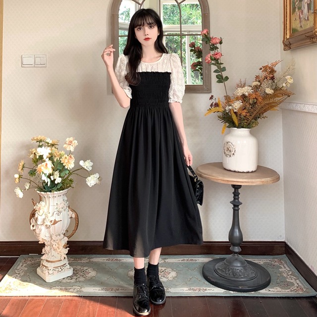 ワンピース レディース 送料無料 フレアワンピース ロングワンピース ミモレワンピース 丸首 ラウンドネック 半袖 五分袖 5分袖 パフスリーブ プルオーバー ハイウエスト 体型カバー 脚長 細見え 二の腕カバー シャーリング ロング丈 ミモレ丈 ホワイト ブラック バイカラー 重ね着風 ガーリー キュート ラブリー レトロ かわいい 可愛い おしゃれ お洒落 こなれ感 切り替えデザイン レイヤード ドッキング シック モダン 上品 エレガント 春服 夏服 秋服 デート おでかけ 普段使い トレンド 韓国