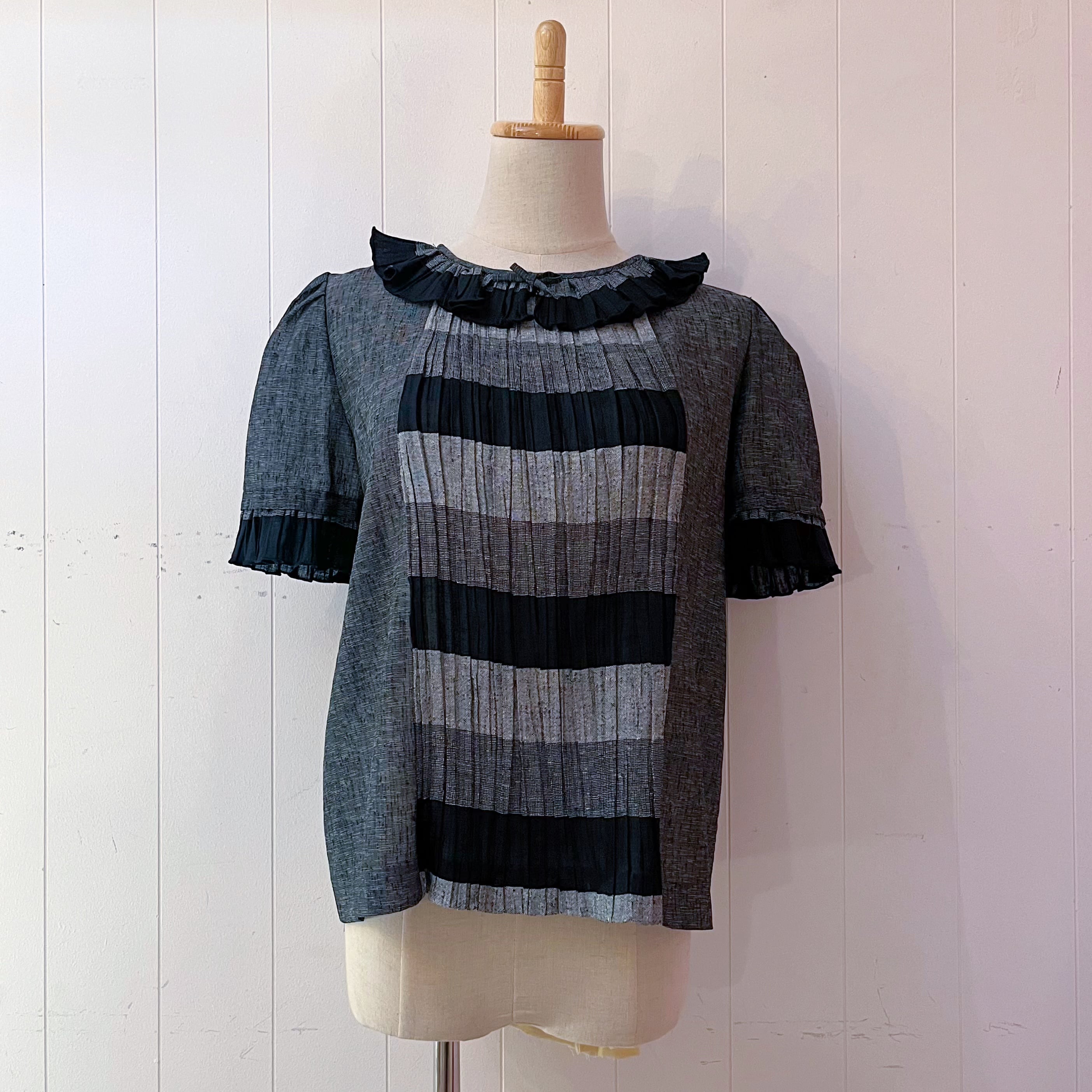 pleats collar monotone blouse