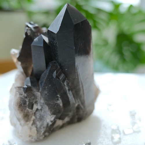 【強力なバリアを張り、魔を祓う守護石】黒水晶 原石 　No.65