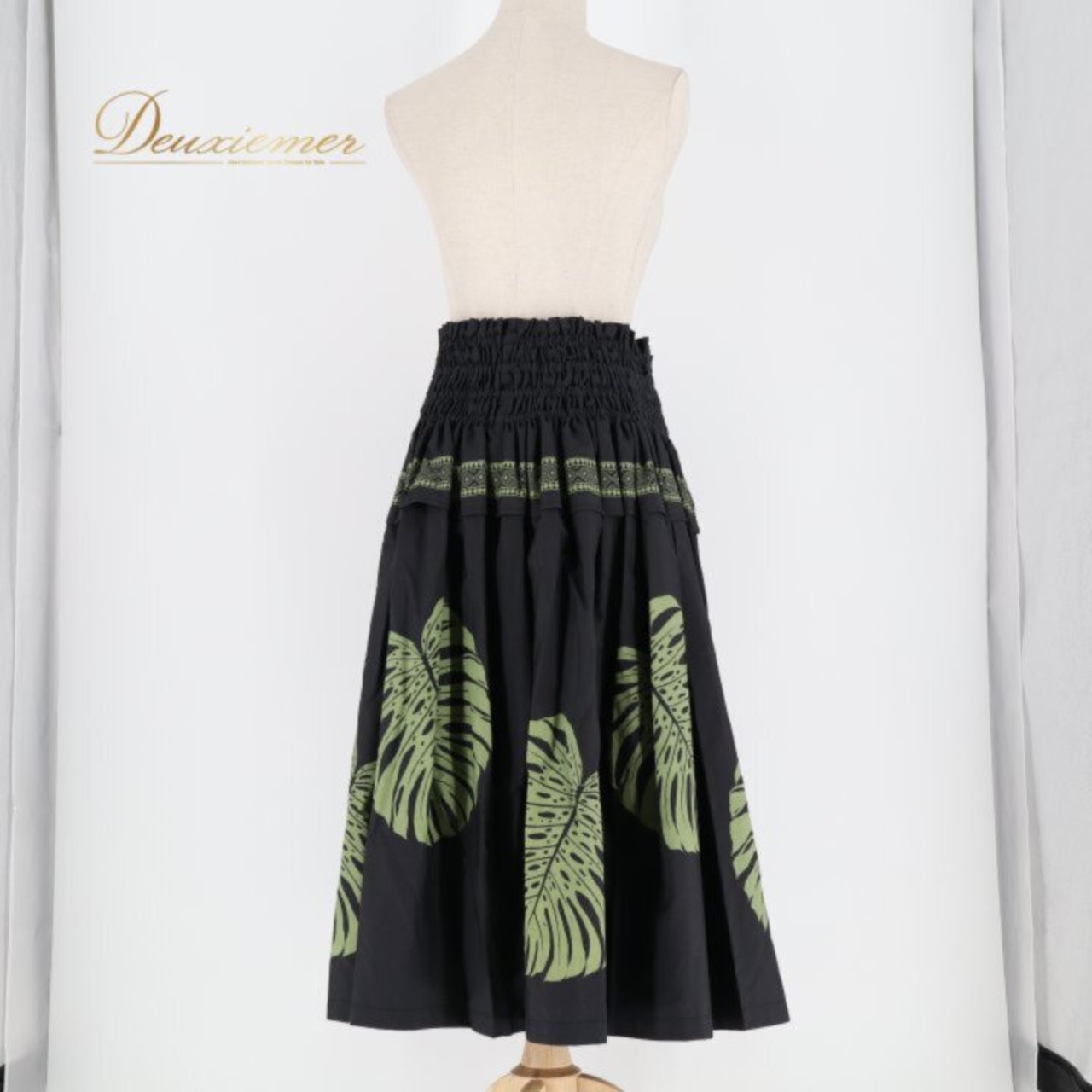 フラダンス 衣装 パウスカート ブラック系 モンステラ柄 カヒコ柄 黒 黄緑 ハワイアンプリント アロハ フラ ダンス レッスン 練習 シングル おしゃれ 上品 大人っぽい 軽やか ダンス衣装 ハワイアンダンス レディース グリーン系 スカート フラダンス小物 カヒコ フラ衣装 フレアスカート Aラインスカート ミモレ丈 パウスカート単品 緑柄 モンステラ葉 リーフ柄 ボタニカル柄 ハワイアン生地 黒×グリーン フラの発表会 レッスン用 文化祭 舞台衣装 きれいめ 大人かわいい 上品コーデ ダンス練習