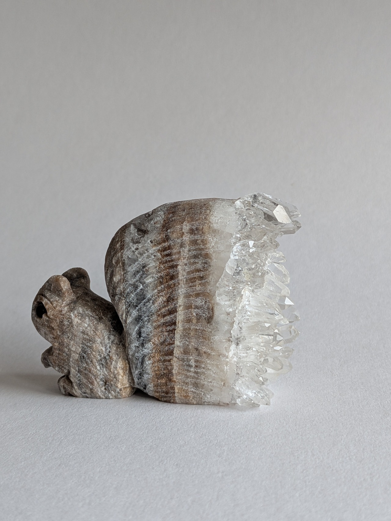 Quartz Cluster クォーツクラスター  ⭓ リス ⭔ CARVING