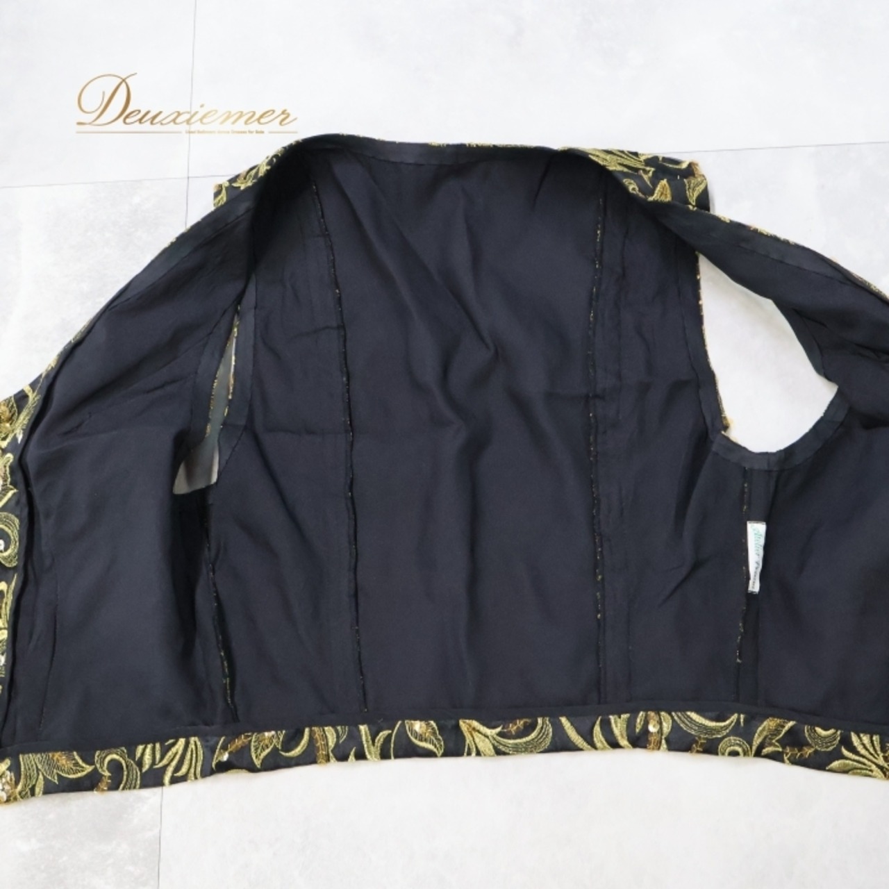 フラメンコ 衣装 チャレコ ベスト 黒 金 ゴールド 軽い 刺繍 スパンコール アトリエプリマ atelier prima ブラック系 ゴールド系 ダンス パーティ 発表会 刺繍デザイン 軽量 素材 高級感 レディース ベスト ファッション コスチューム ステージ衣装 フラメンコダンス おしゃれ