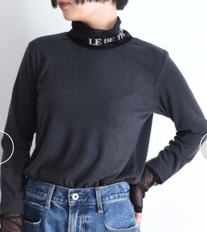 エイミーロウ　eimeelaw　フロッキーテキストハイネックトップス