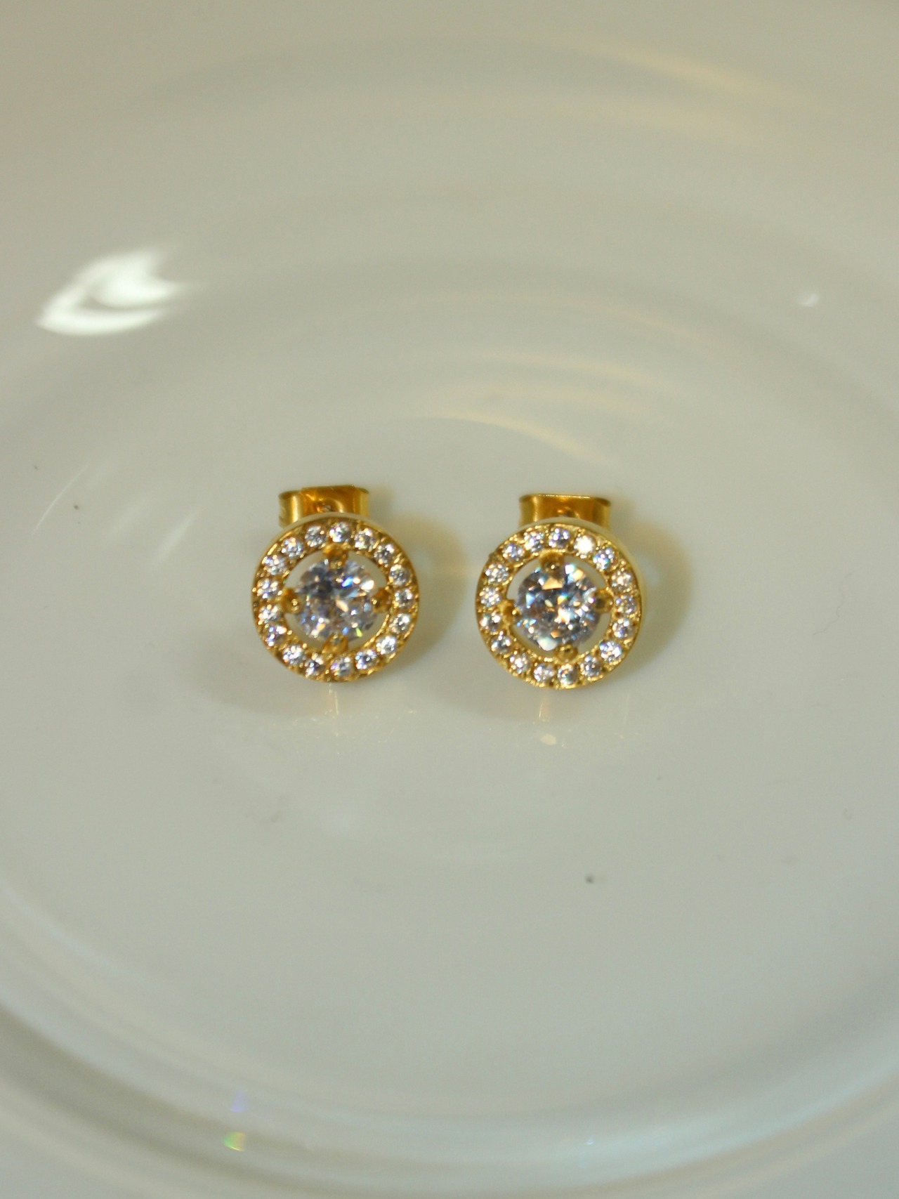 Halo zirconia pierce