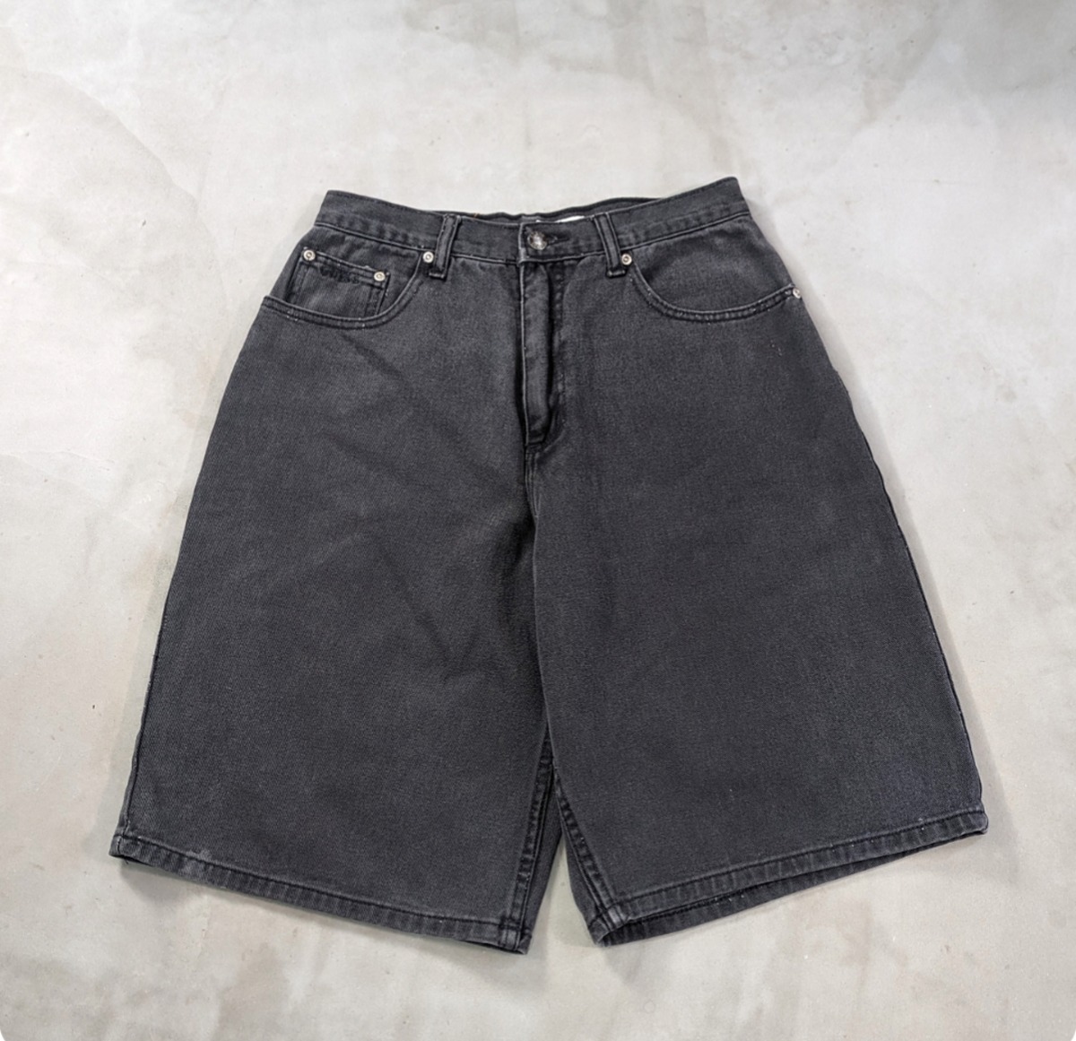guess 90s ブラックデニム バギーショーツ 7d3c456aff4fb9b6fbb4cb4852aa06