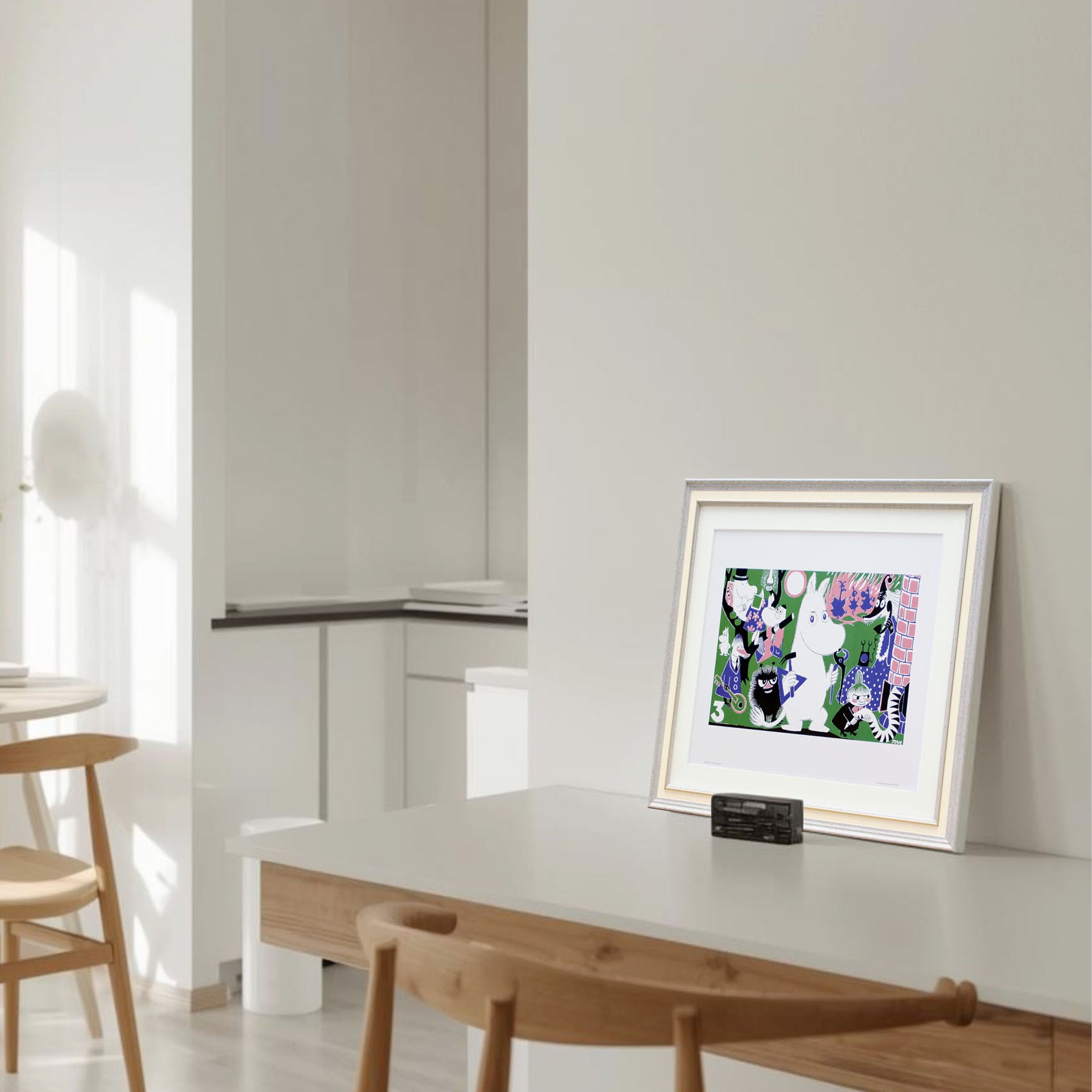 ムーミン 北欧 Putinki「ムーミントロール 3」送料無料 フレーム選択可能 展示用フック付アートポスター 絵画 インテリア アート