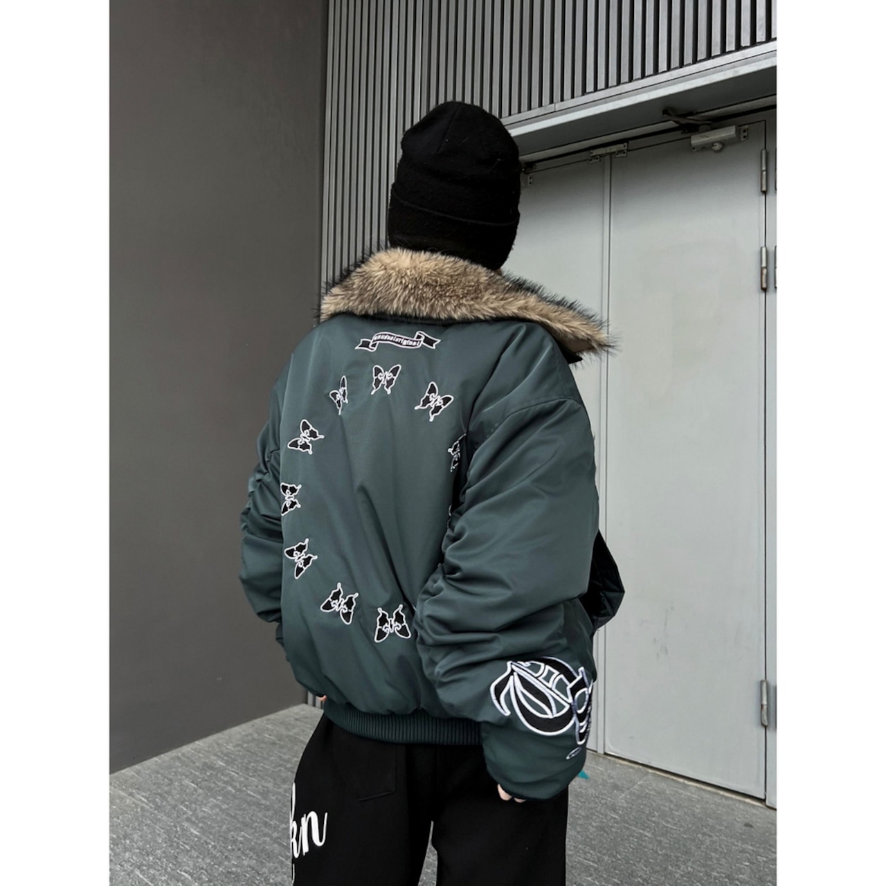 【暖かさUP】蝶刺繍ファー中綿ジャケット T1947