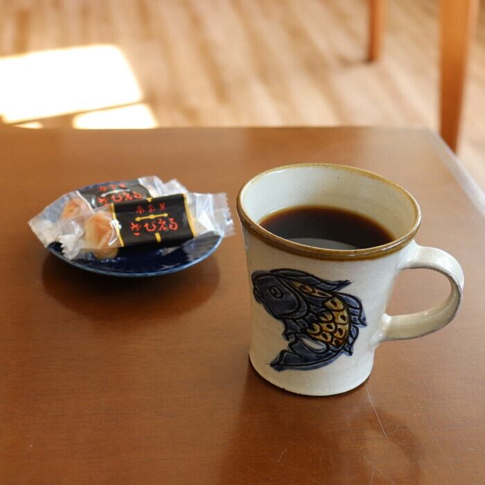 やちむん 陶眞窯 マグカップ 魚紋 Yachimun Mug Fish #050 | 和食器の