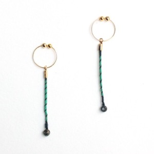 ヴァイオリン,ヴィオラ弦のカジュアル　V-002   Strings endparts earrings (Green × Black)