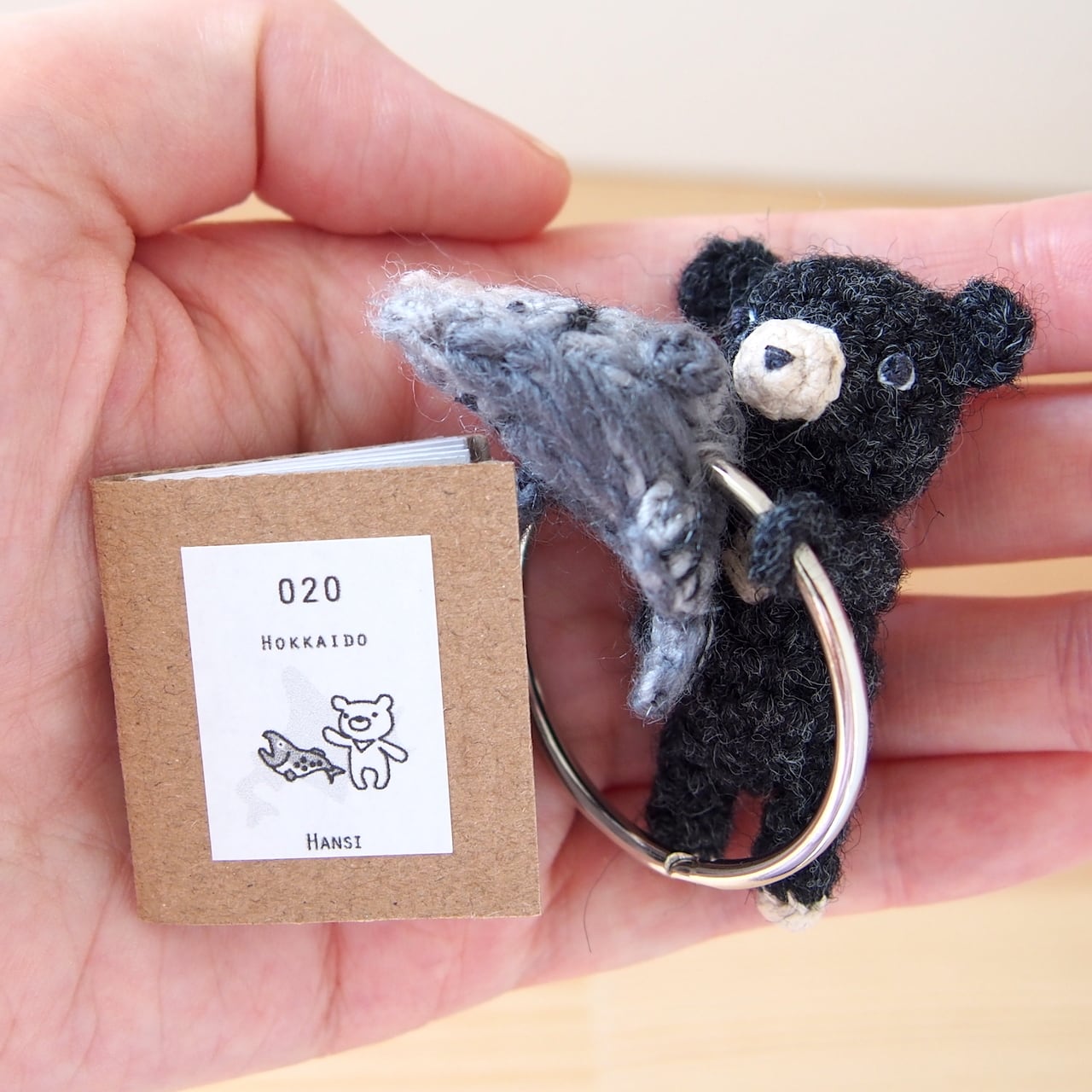 CHIBIリング あみぐるみMoon（ブラック）＆鮭 020 | HANSI