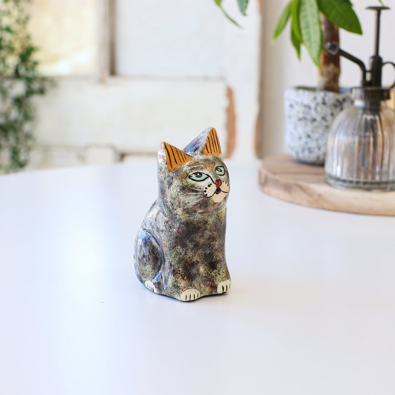 ペーパーマッシュ お座りまだらネコ｜カシミール伝統工芸 手描き 猫