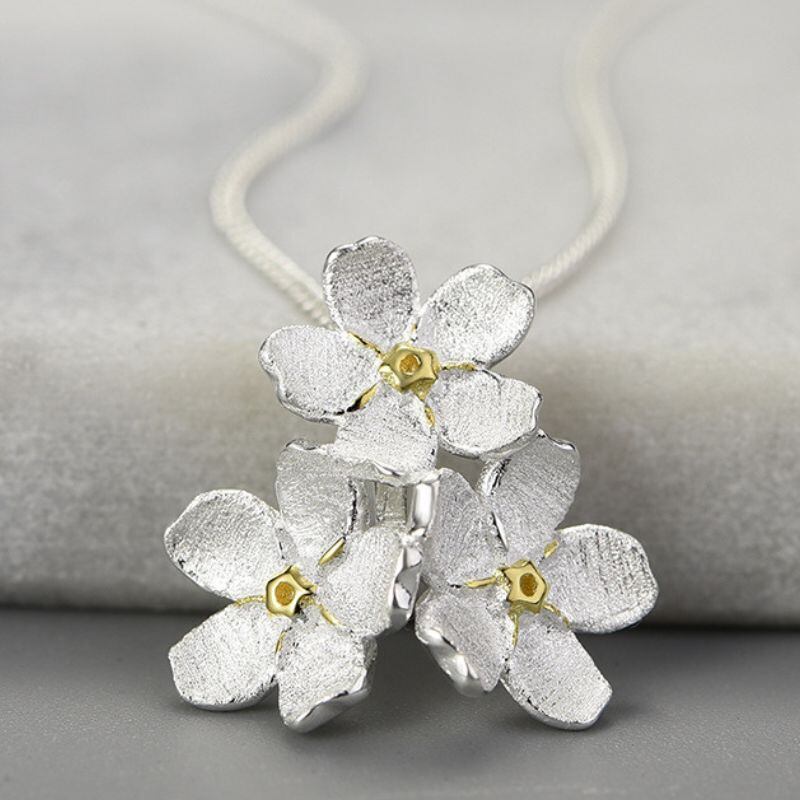 ワスレナグサのペンダント - 大切な人への贈り物に最適 R419