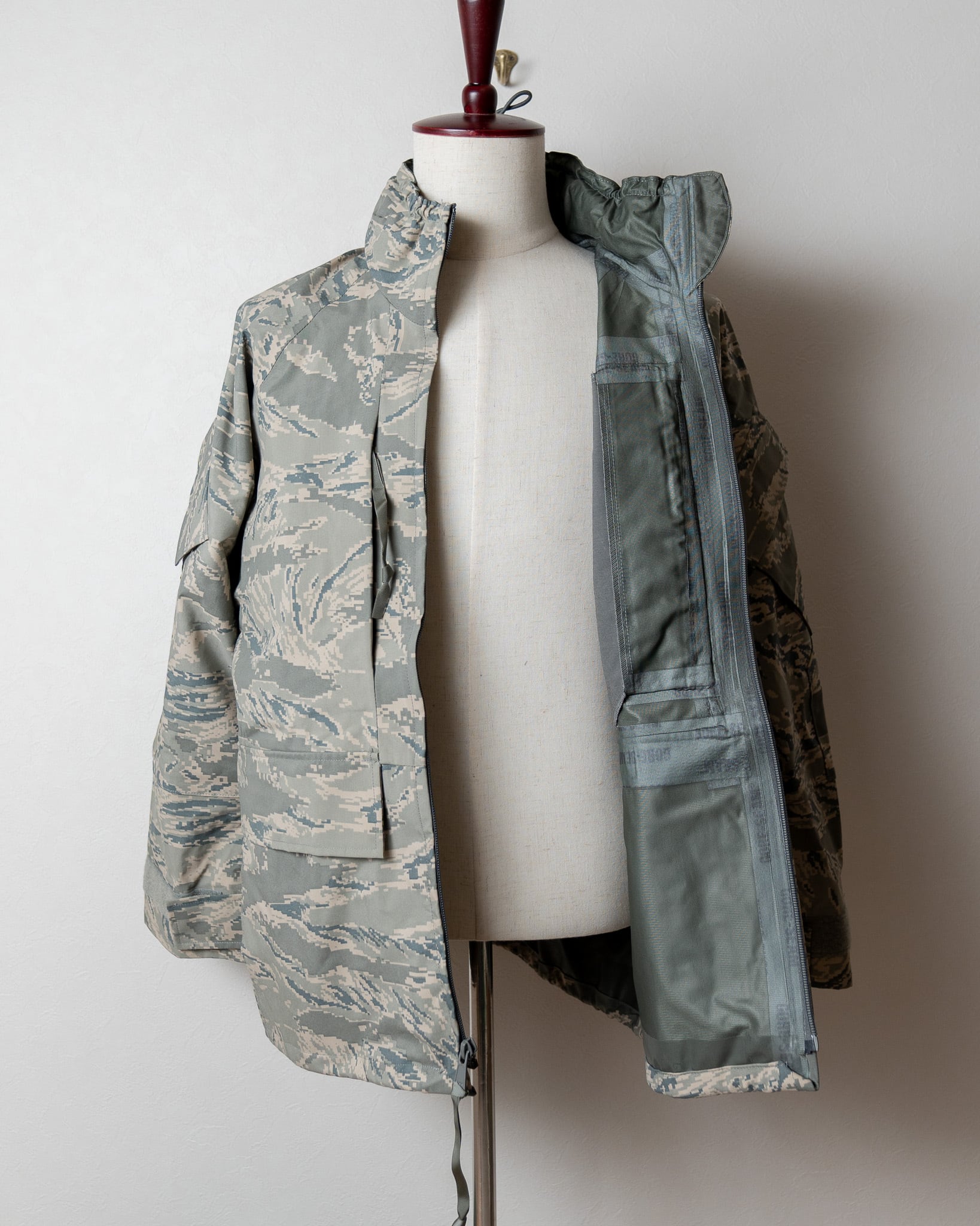 状態汚れSALE///// 2000年代～ 米軍実物 U.S.AIRFORCE  APECS GORE-TEX ゴアテックス パーカー 防水 ミリタリー グリーン (メンズ XL-LONG)  P2425