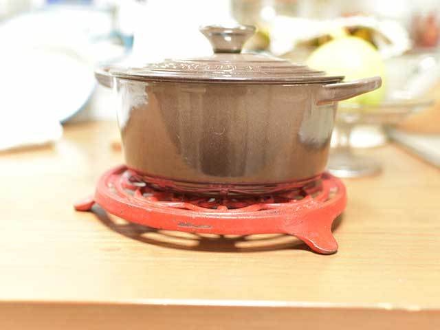 アイアン トリベット / 鍋敷き 赤　フレンチアンティーク