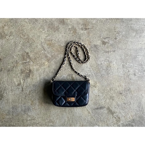 VIOLAd'ORO(ヴィオラドーロ) 『ADRIA』Quilting Italian Leather Chain Mini Pochette