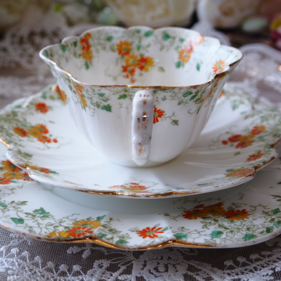 英国Shelley（シェリー） オレンジ・デイジー柄 トリオB カップ