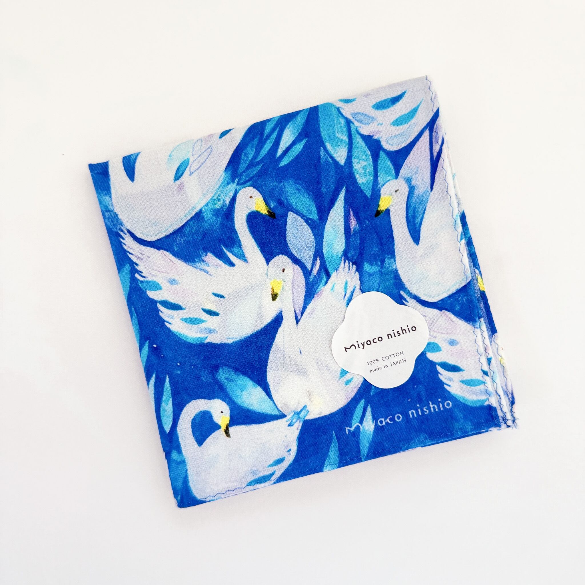スカーフにもなる水彩画ハンカチ「Swan」 | miyaco nishio