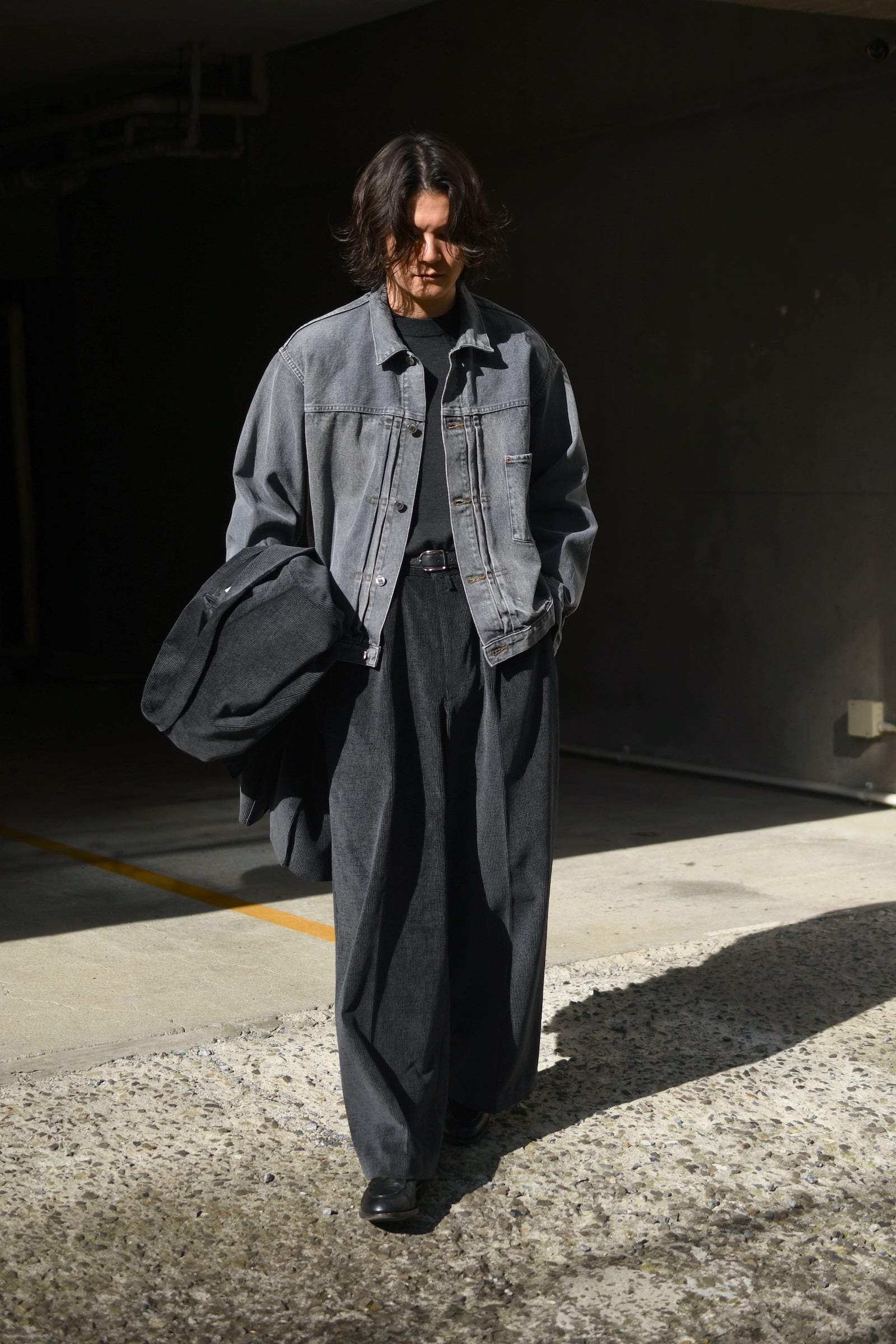 REVERBERATE / TACKED TROUSERS (Black × Gray) | nariwai