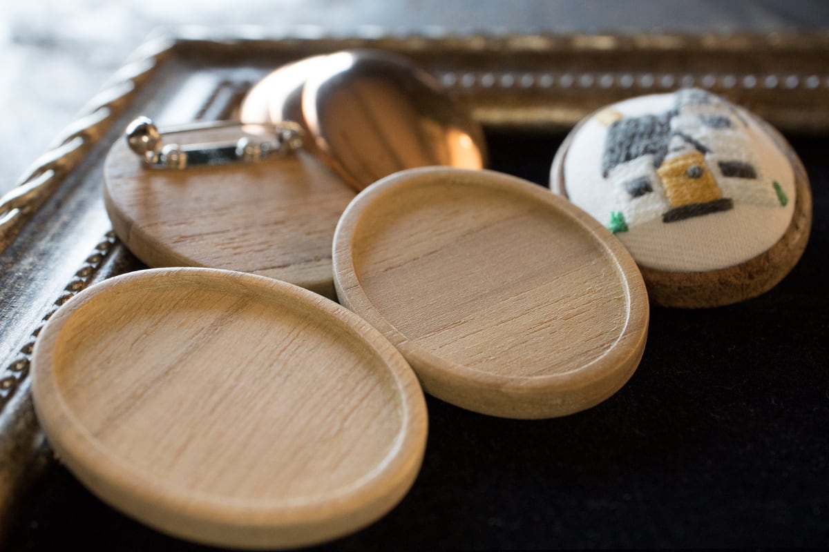ウッドブローチ だ円小｜ナチュラル | Net store アンナとラパン