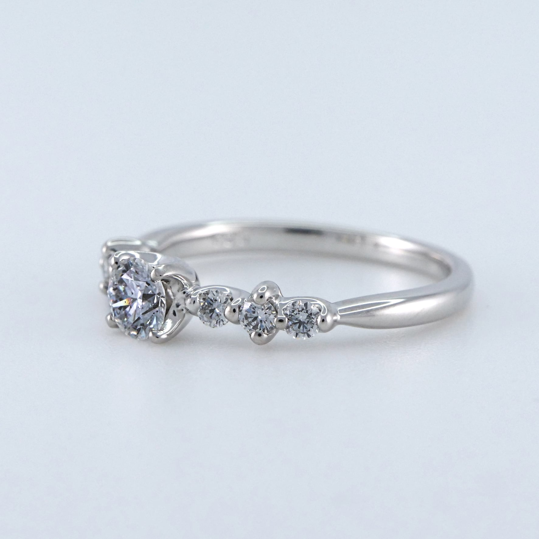 【婚約指輪 / 永久保証】Pt900 天然ダイヤモンド 【中石0.336ct】婚約指輪 プロポーズリング【サイズ直し無料】