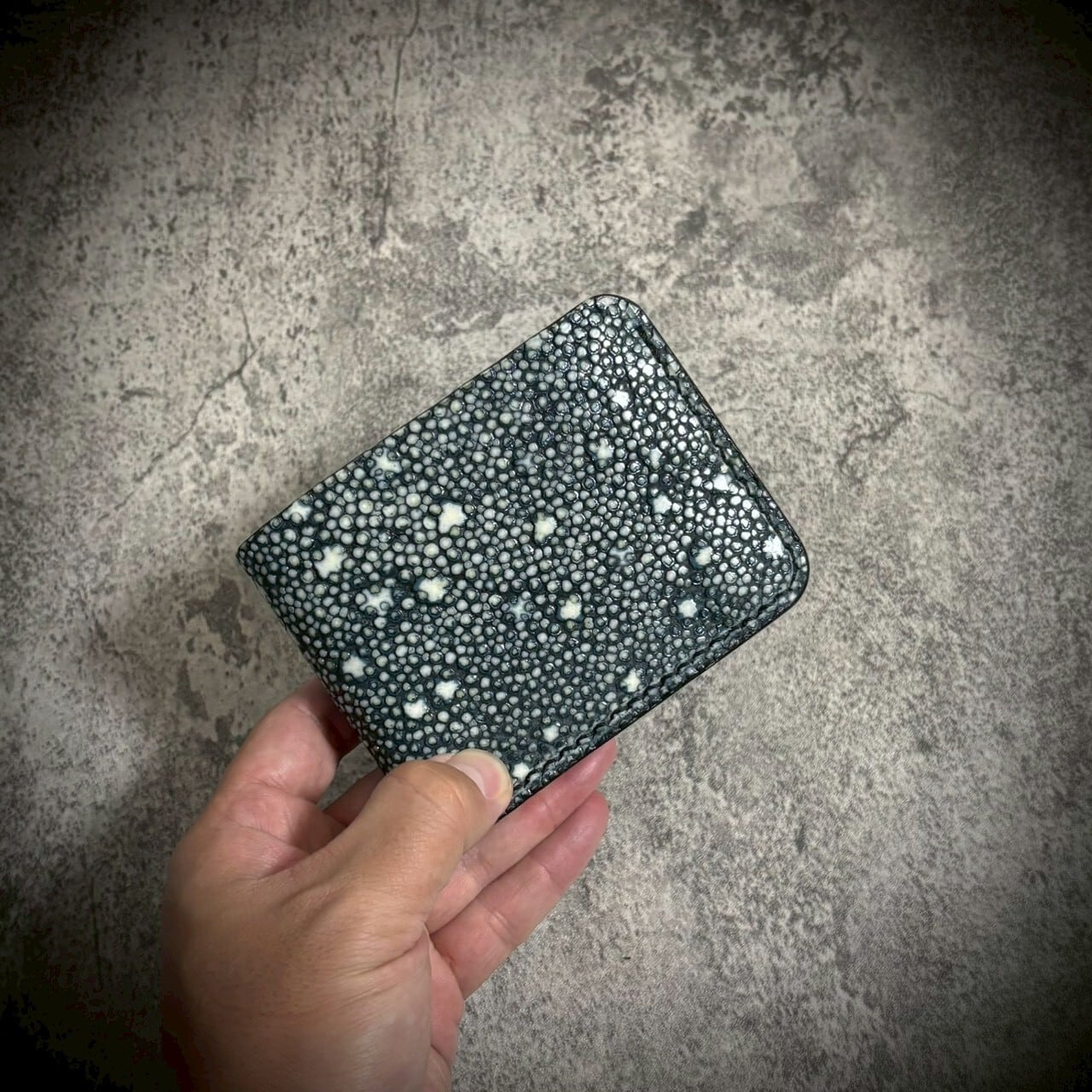 【使用頻度小】スタースティングレイ 梅花皮 ケース ガルーシャ スタースティングレイ 二つ折り 財布 総手縫い 梅花皮 折財布