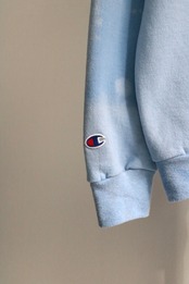 Champion bleached sky blue sweat shirt
