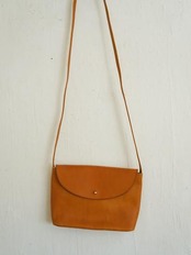 garotaレザーポシェット