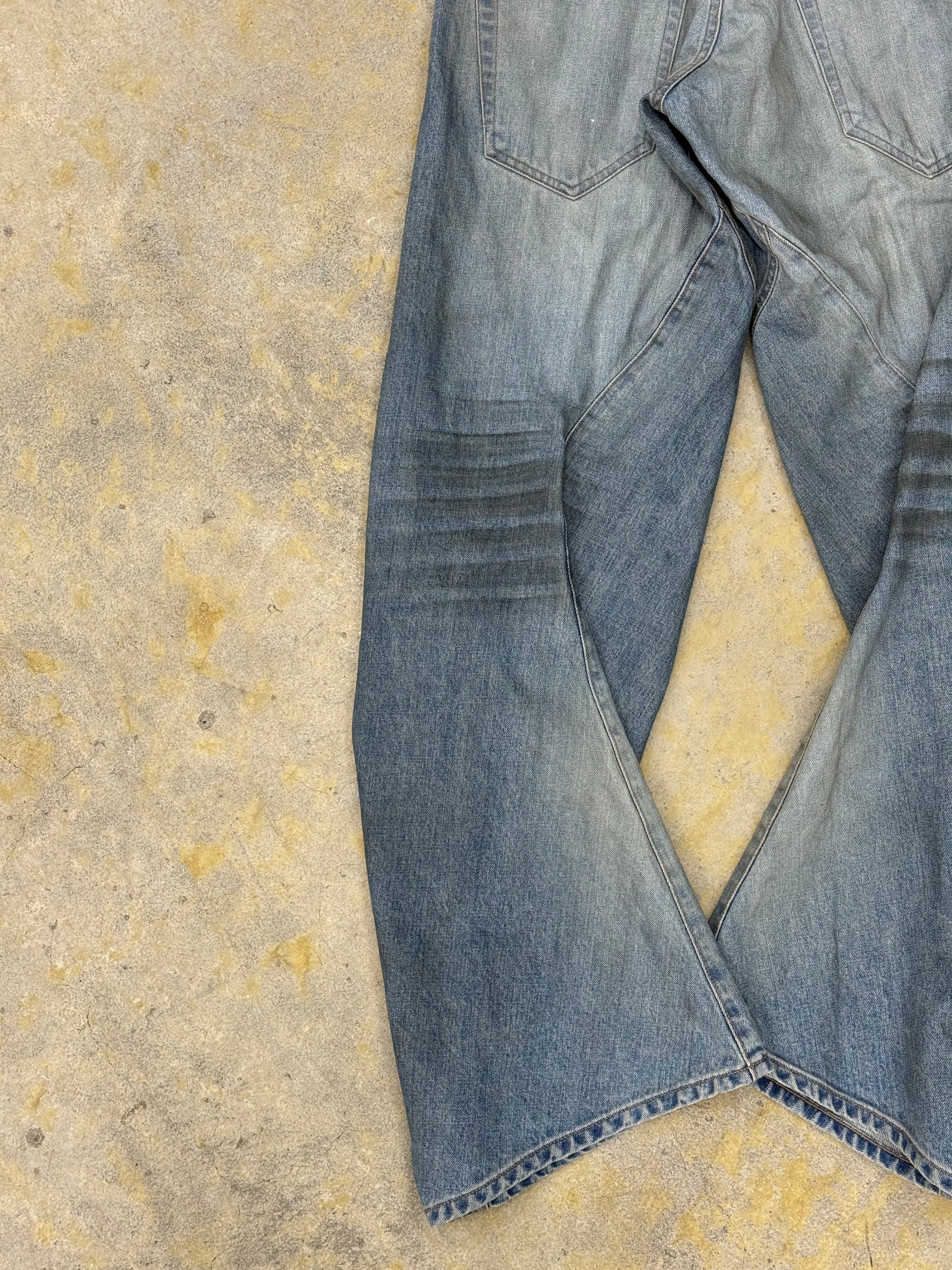 NVRFRGT | 3D TWISTED JEANS 3.0 | DIRTY FADEDE INDIGO | HOWDAY