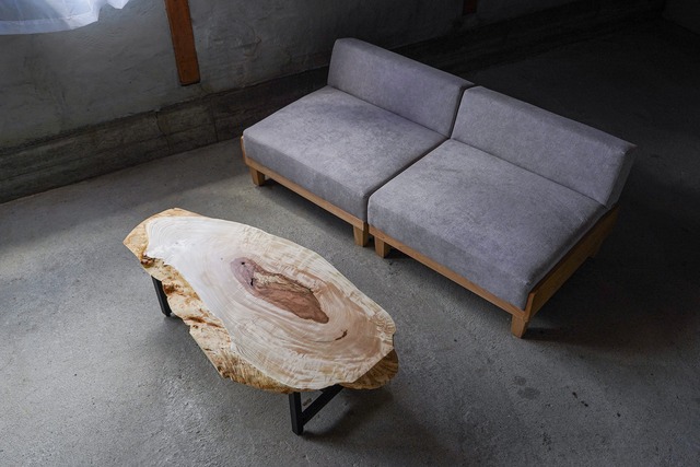 大きな栃の楕円形輪切り 一枚板 ローテーブル