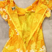 フラダンス 衣装 ALOHA STANDARDS アロハスタンダード ワンピース ドレス イエロー系 フリル プルメリア柄 花柄 植物柄 ハワイアンプリント ハワイアン アロハ フラ ダンス レッスン 練習 オレンジ系 ホワイト系 黄 橙 白 フレアスカート 日本製 華やか 鮮やか かわいい おしゃれ 上品