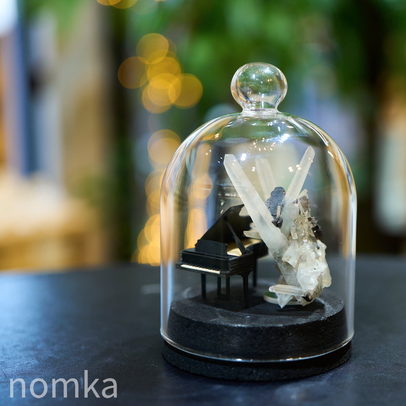 ガラスの中に閉じ込めた、静かな演奏会」ブルガリア産 水晶クラスター