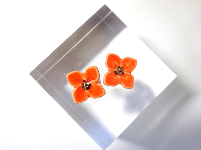花のpieace /earring(オレンジ）
