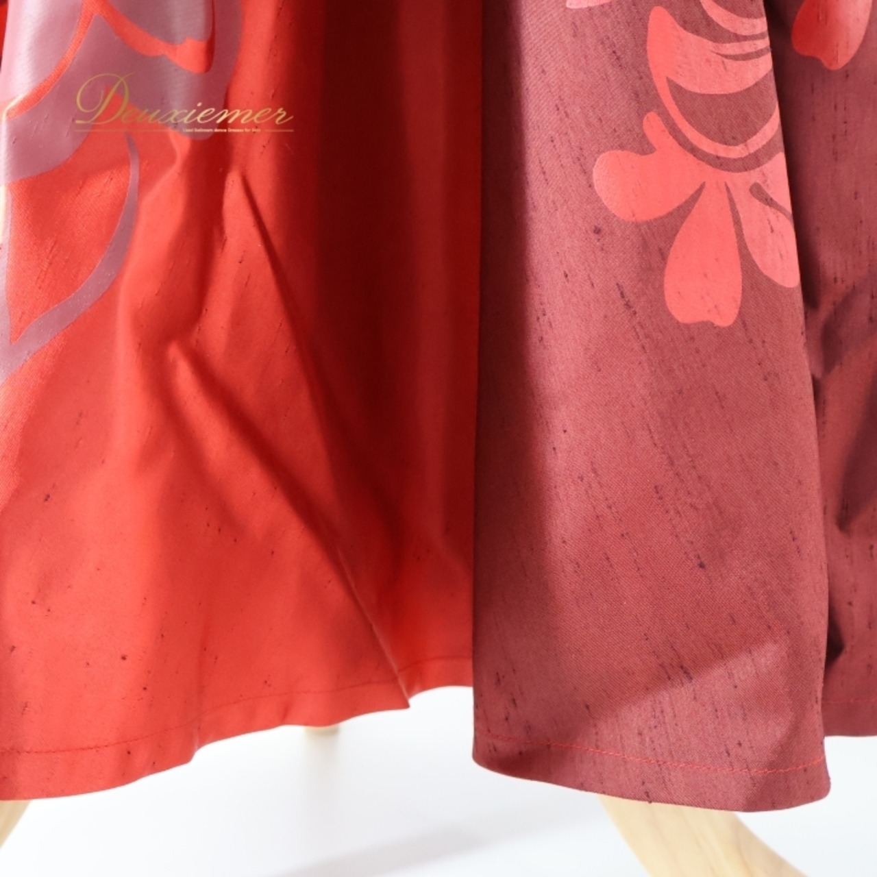 フラダンス衣装 ツーピース 上下セット セットアップ アロハスタンダード レッド系 ALOHA STANDARDS 日本製 ベロア 光沢感 ワンカラー 上品 高級感 かわいい 華やか 鮮やか 赤 ハワイアン アロハ ハワイアンプリント フラ ダンス レッスン