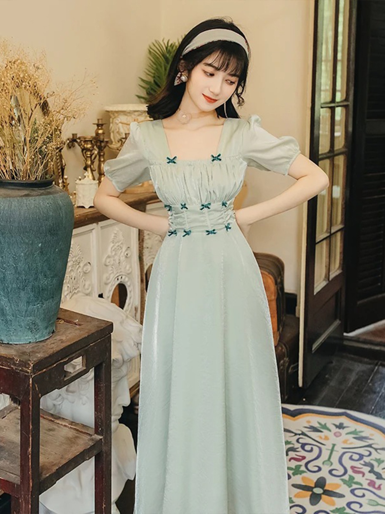 【0003】Retro French Ribbon Short Sleeve Dress