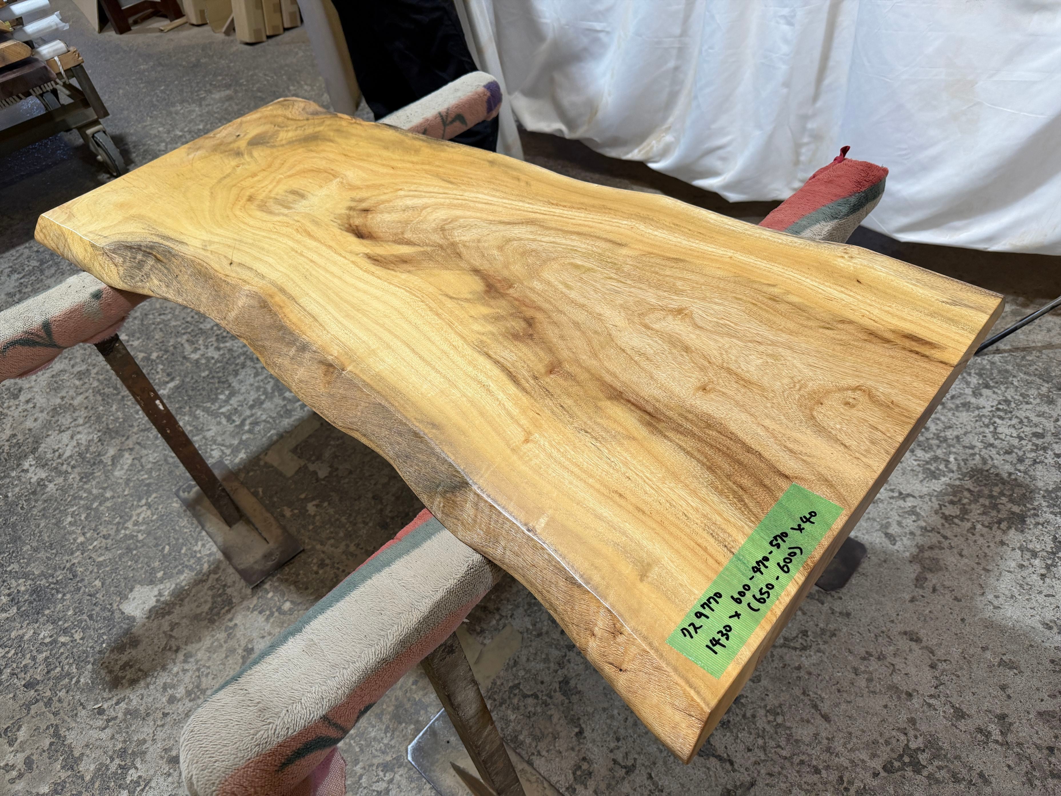 ローテーブル | 銘木無垢材一枚板の来宝綜合銘木工業株式会社