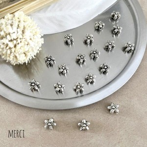 【4個】ミニフラワーメタルビーズ/スペーサー