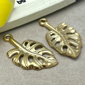 ステンレス製モンステラゴールドチャーム/ハワイアン/葉//ハワイアンパーツ