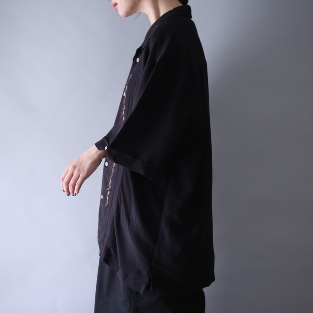 "刺繍×カクテル" symmetry design over silhouette h/s shirt