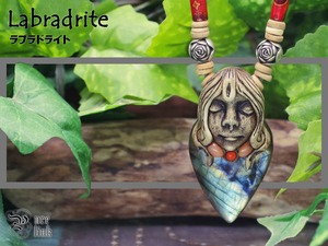 月と太陽を象徴する魔石『ラブラドライト』女神クレイアートマクラメ編トップネックレス2