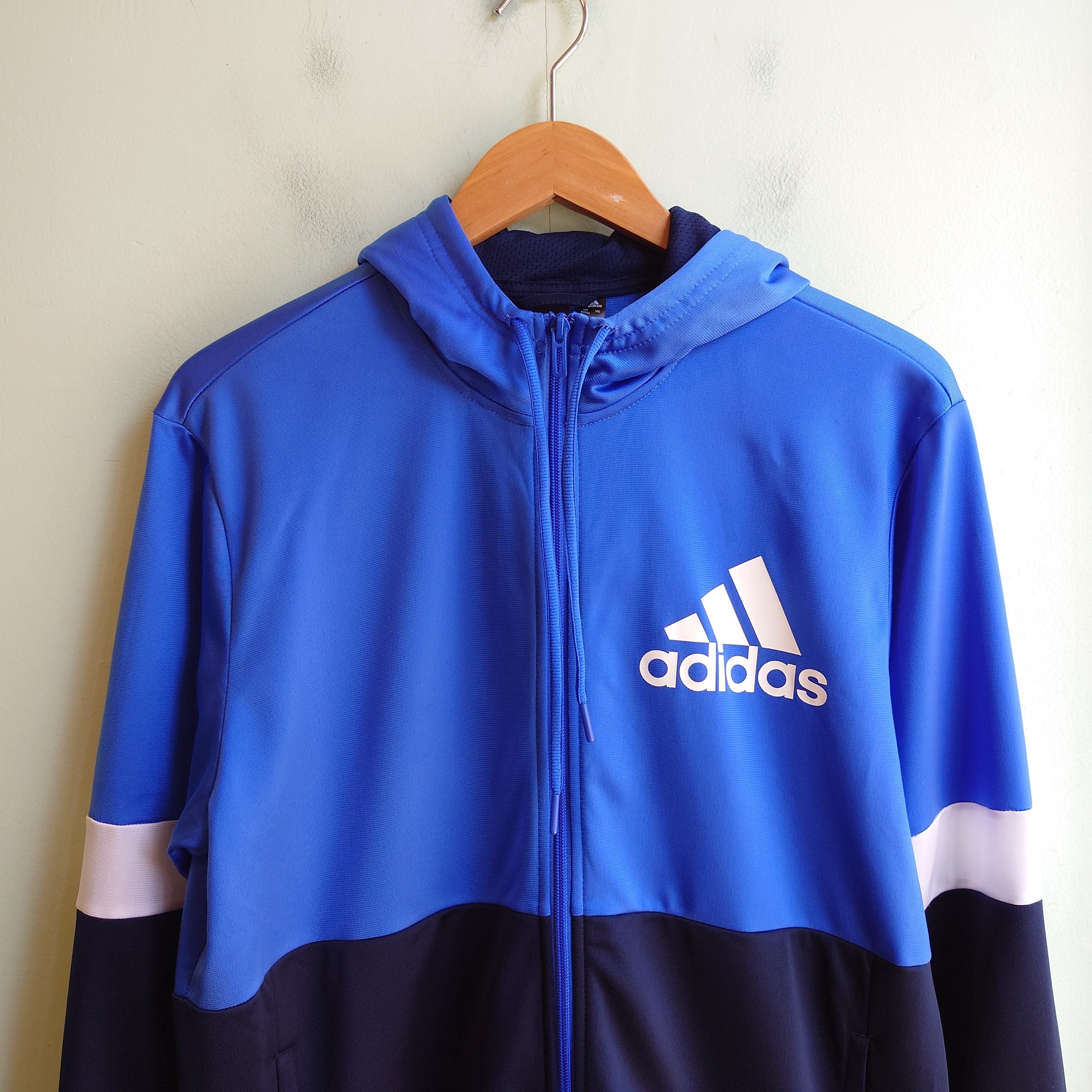 adidas トラックジャケット フード付きジャージ ジャージトップス