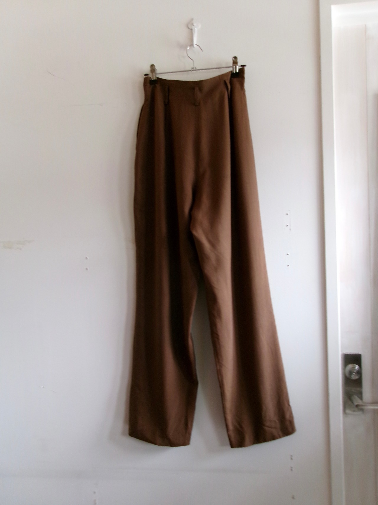Silky tapered slacks